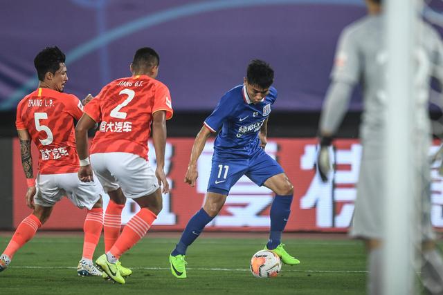 中国篮协官方:周琦加盟广东队 赵睿加盟新疆队